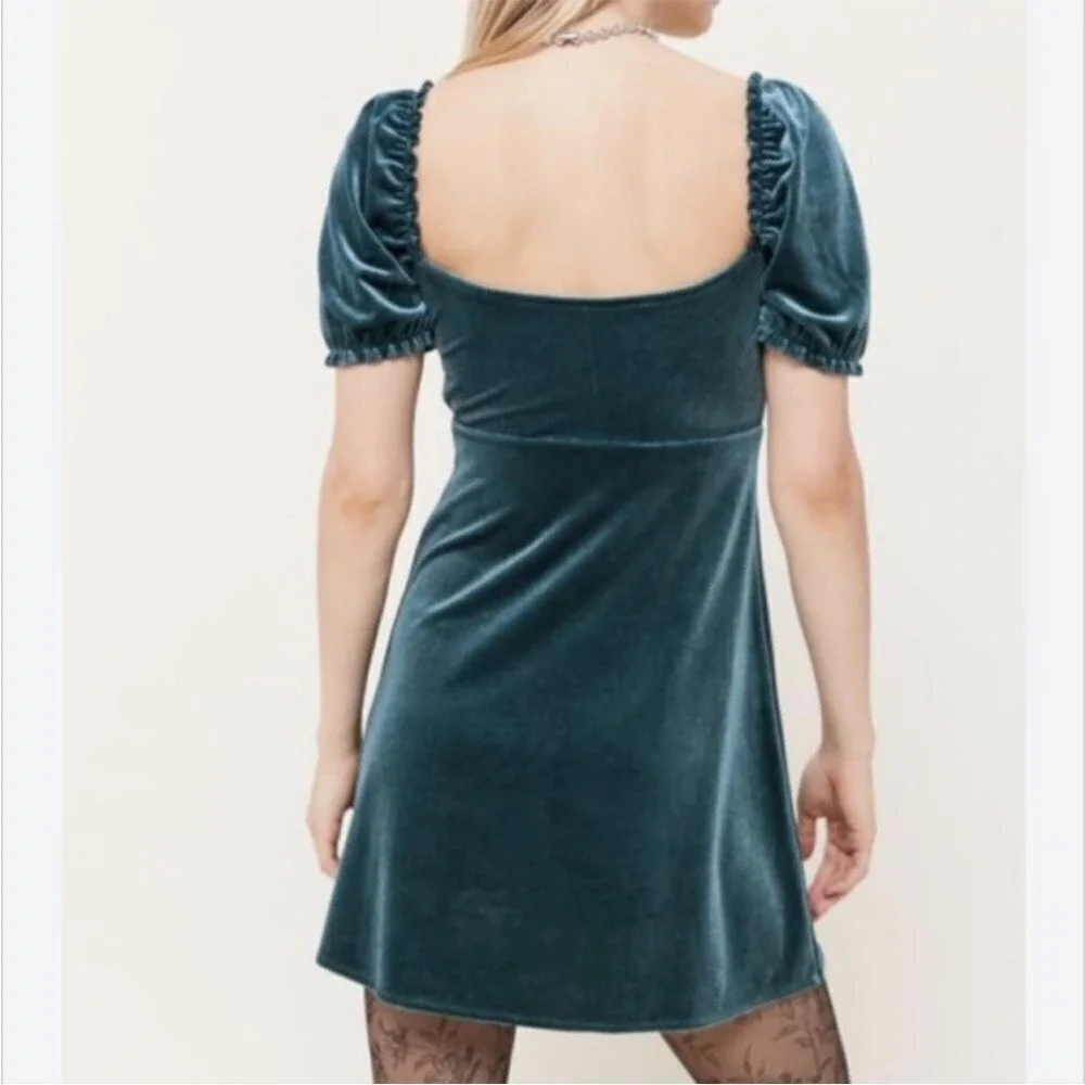 Urban Outfitters Cassandra Green Velvet Puff Sleeve Mini Dress Size Medium - Picture 3 of 10